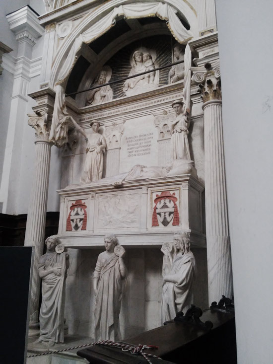 Michelozzo, Donatello e aiuti, Monumento funebre del cardinale Rainaldo Brancaccio