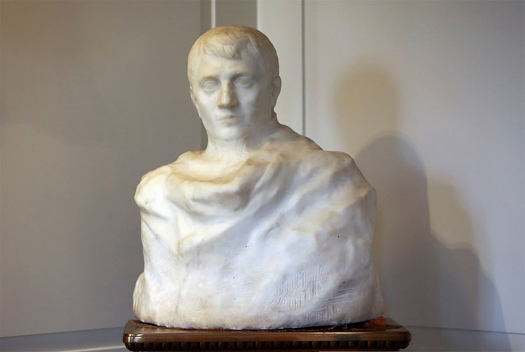 Ritrovato busto di marmo di Napoleone eseguito da Auguste Rodin