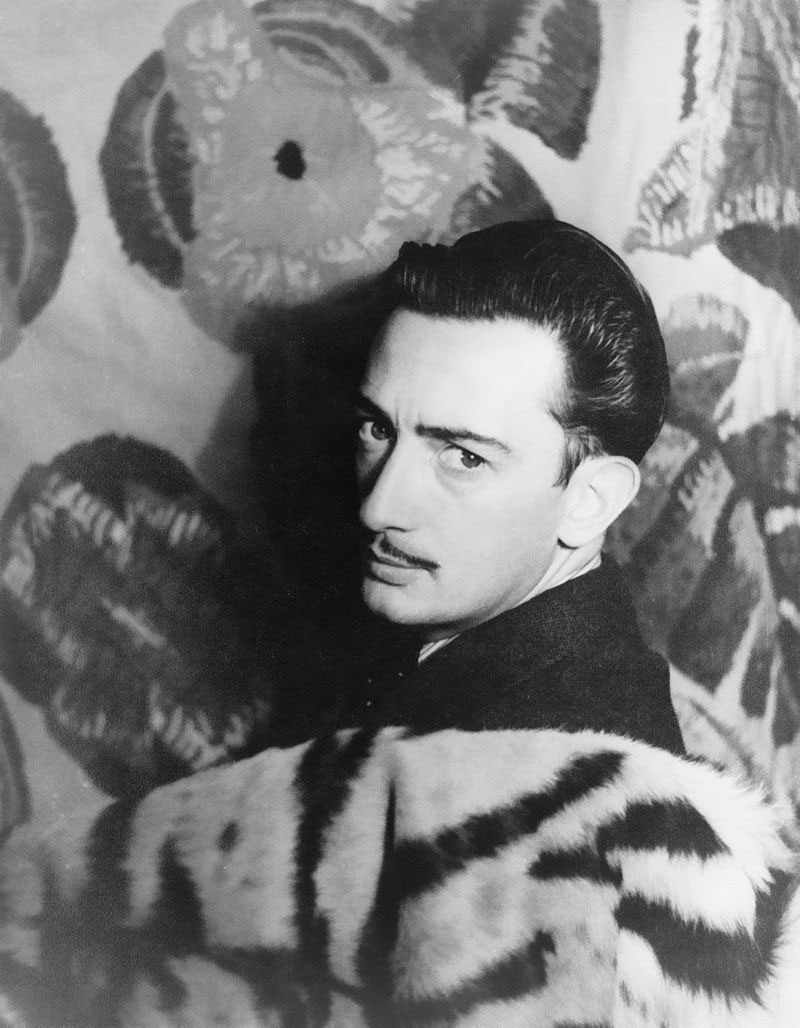 Riesumato il corpo di Dalí: ben conservati anche i suoi baffi