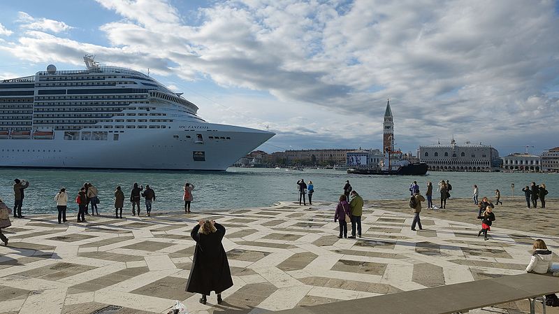 Venezia, Delrio annuncia lo stop alle grandi navi nel bacino di San Marco