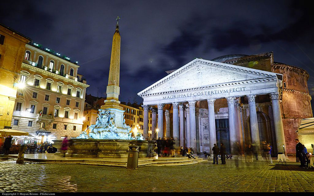 Roma, atti vandalici al Pantheon: danneggiati candelabri settecenteschi