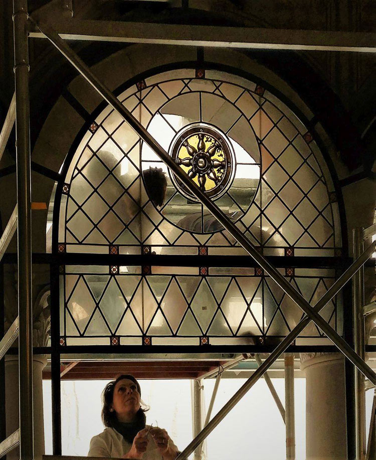 Carrara, risplendono le vetrate di Galileo Chini all'Accademia di Belle Arti