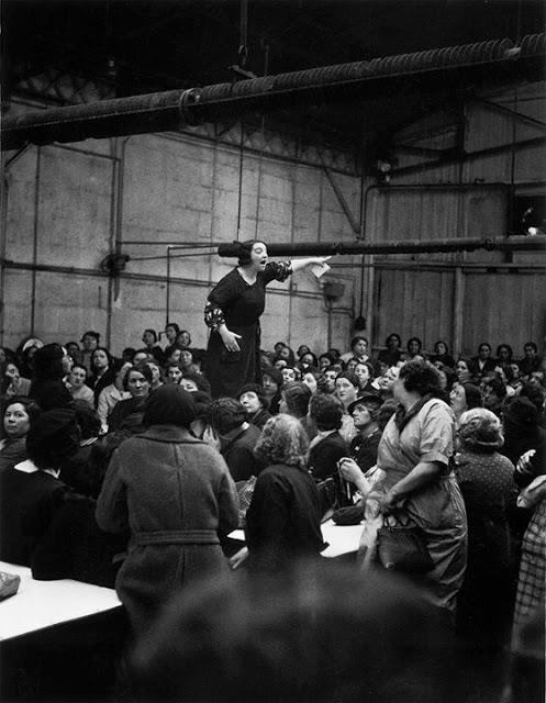 Willy Ronis, Occupazione della fabbrica Citroen Javel, 1938. Ministère de la Culture - Médiathèque de l’architecture et du patrimoine Dist RMN-GP © Donation Willy Ronis 