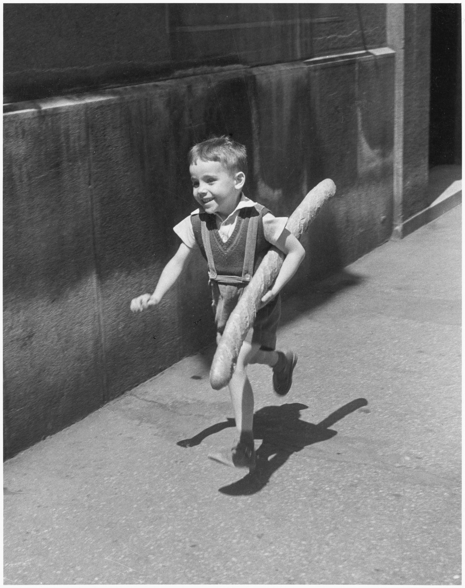 Willy Ronis, Il piccolo parigino, 1952. Ministère de la Culture - Médiathèque de l’architecture et du patrimoine Dist RMN-GP © Donation Willy Ronis 