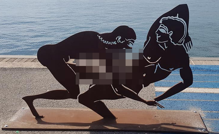 Donne che si masturbano e coiti vari, in Spagna è un caso la mostra di Antoni Miró: invocata la cancellazione. Le foto