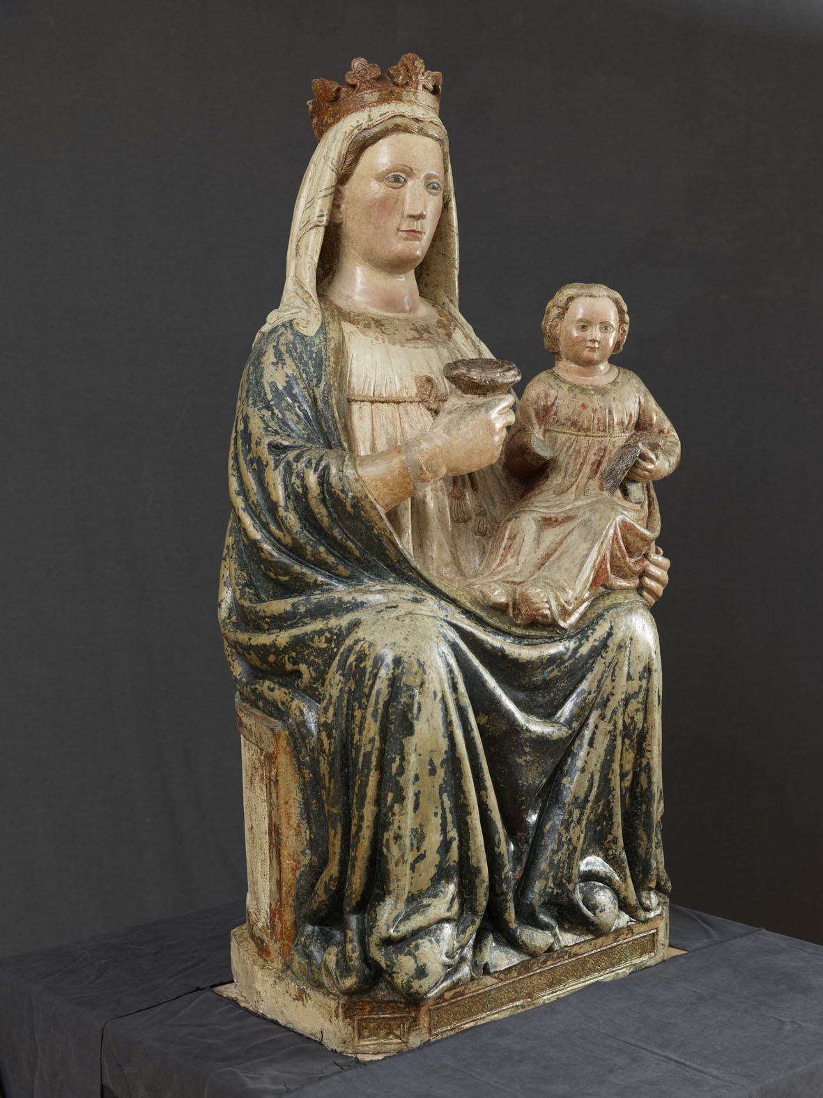 A Trento è in mostra la Madonna in Blu, una scultura veronese del Trecento