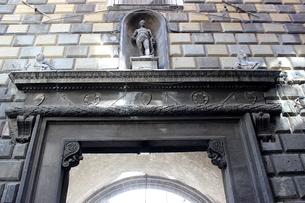 Terminato a Napoli il restauro del portone di Palazzo Diomede Carafa