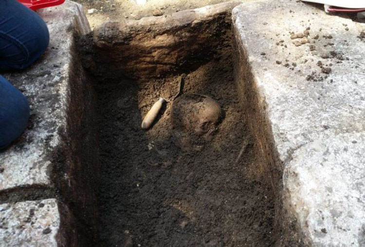 Rinvenuta a Pontelandolfo una tomba con un teschio e ossa umane 