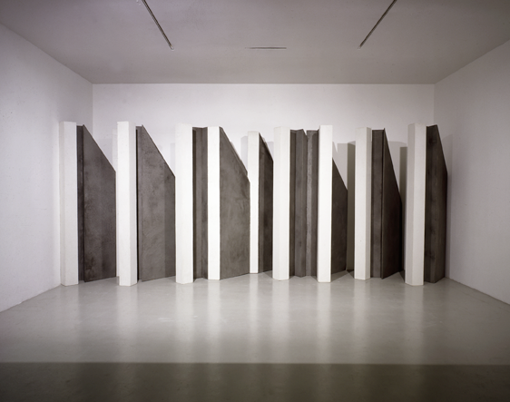 A Milano in mostra le opere di Giuseppe Uncini sul tema delle ombre