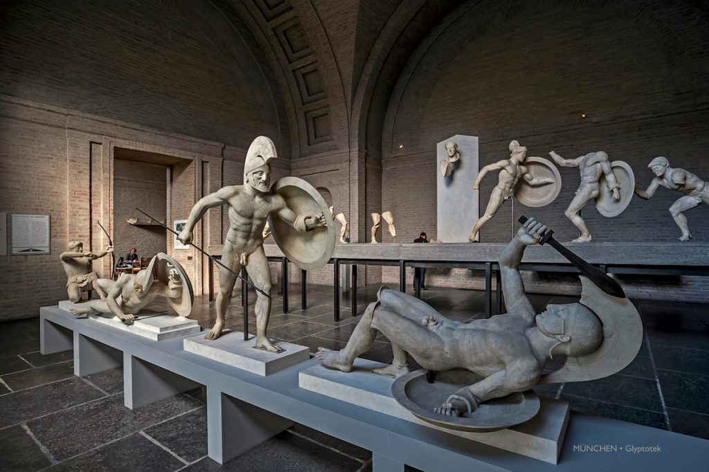 Firenze, ecco la mostra di foto di Massimo Pacifico che ritraggono visitatori di musei, al Museo Marino Marini