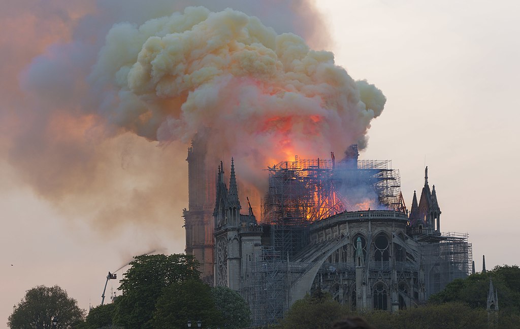 France, rain of criticism over billionaires' donations to Notre Dame. Arnault: it saddens me