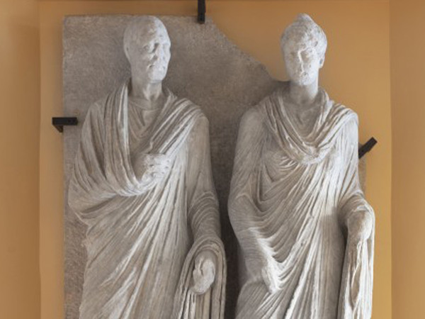 Un fornaio dell'antica Roma in mostra: il rilievo di Marco Virgilio Eurisace esposto dopo il restauro