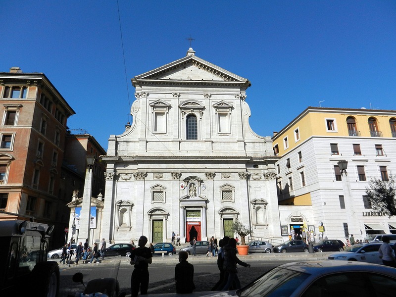 Roma, integralisti cattolici rubano statuetta pachamama da Santa Maria in Traspontina e la gettano nel Tevere