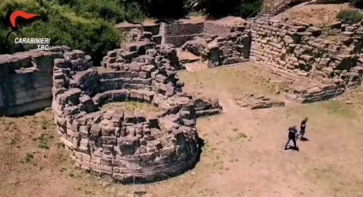 Calabria, 23 arresti per traffico di beni archeologici da scavi clandestini