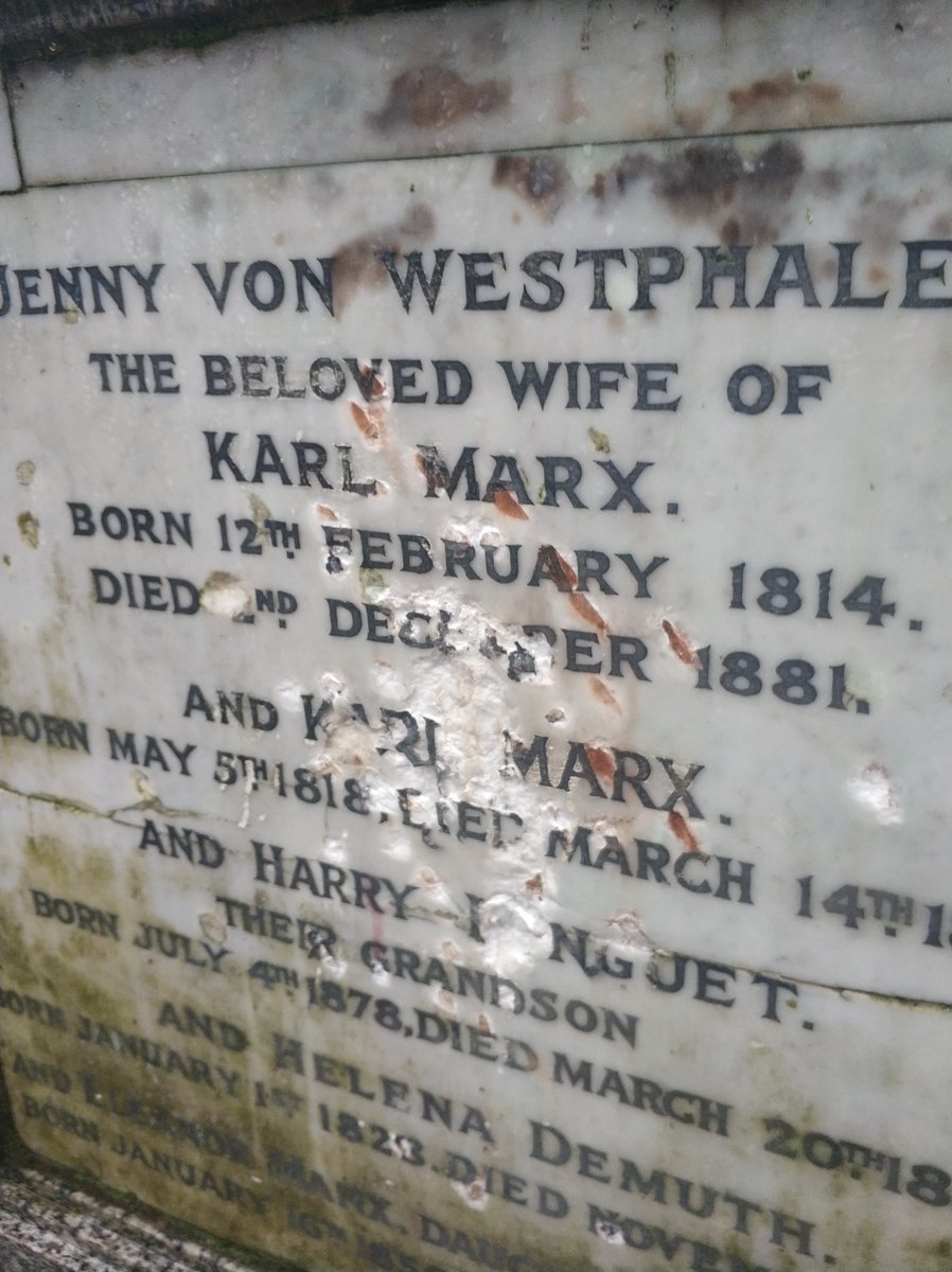 Londra, vandali prendono a martellate la tomba di Karl Marx. I danni sono permanenti