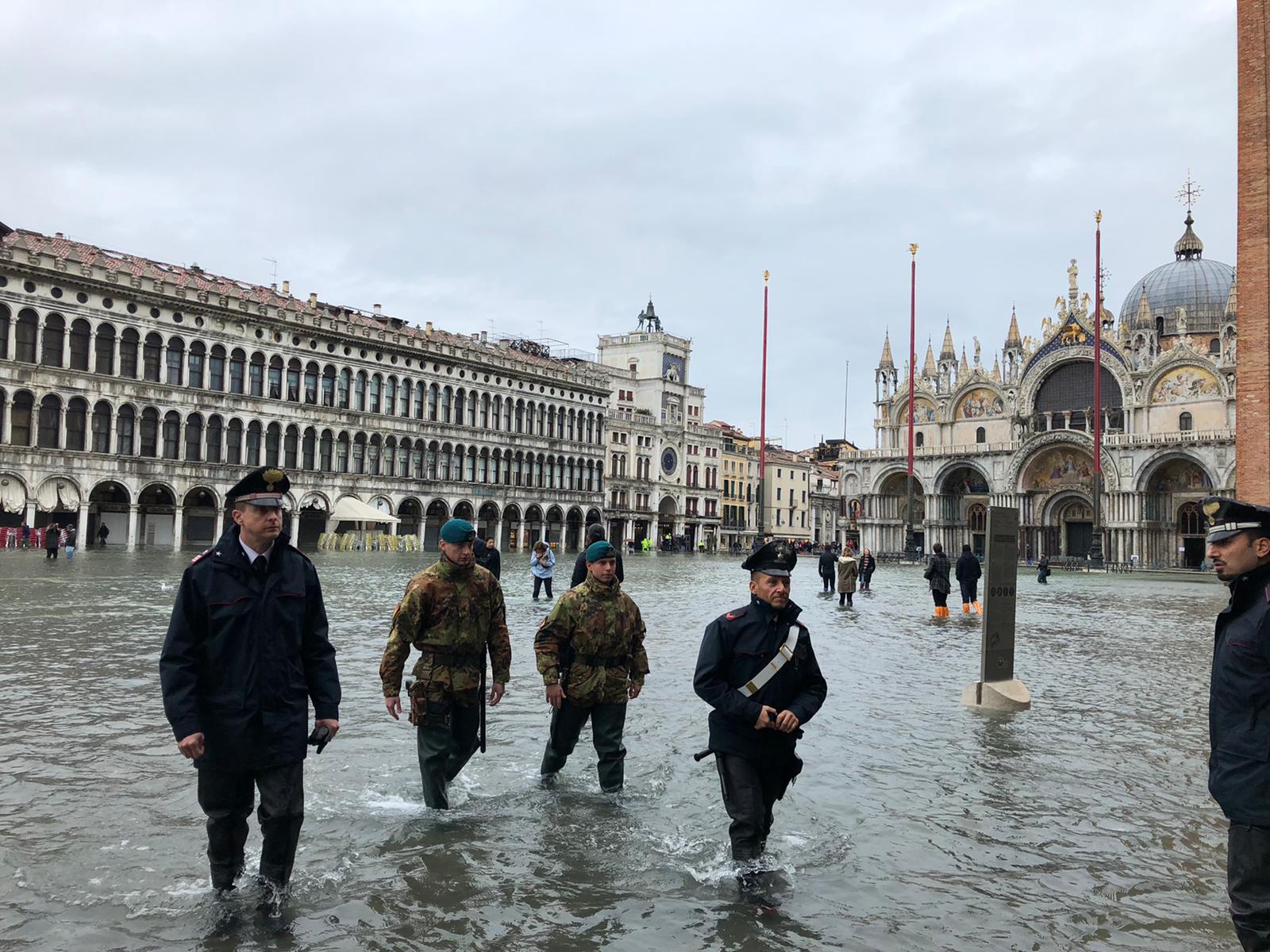 Venezia sott'acqua, danni ingentissimi: ecco le immagini del disastro dalla città 