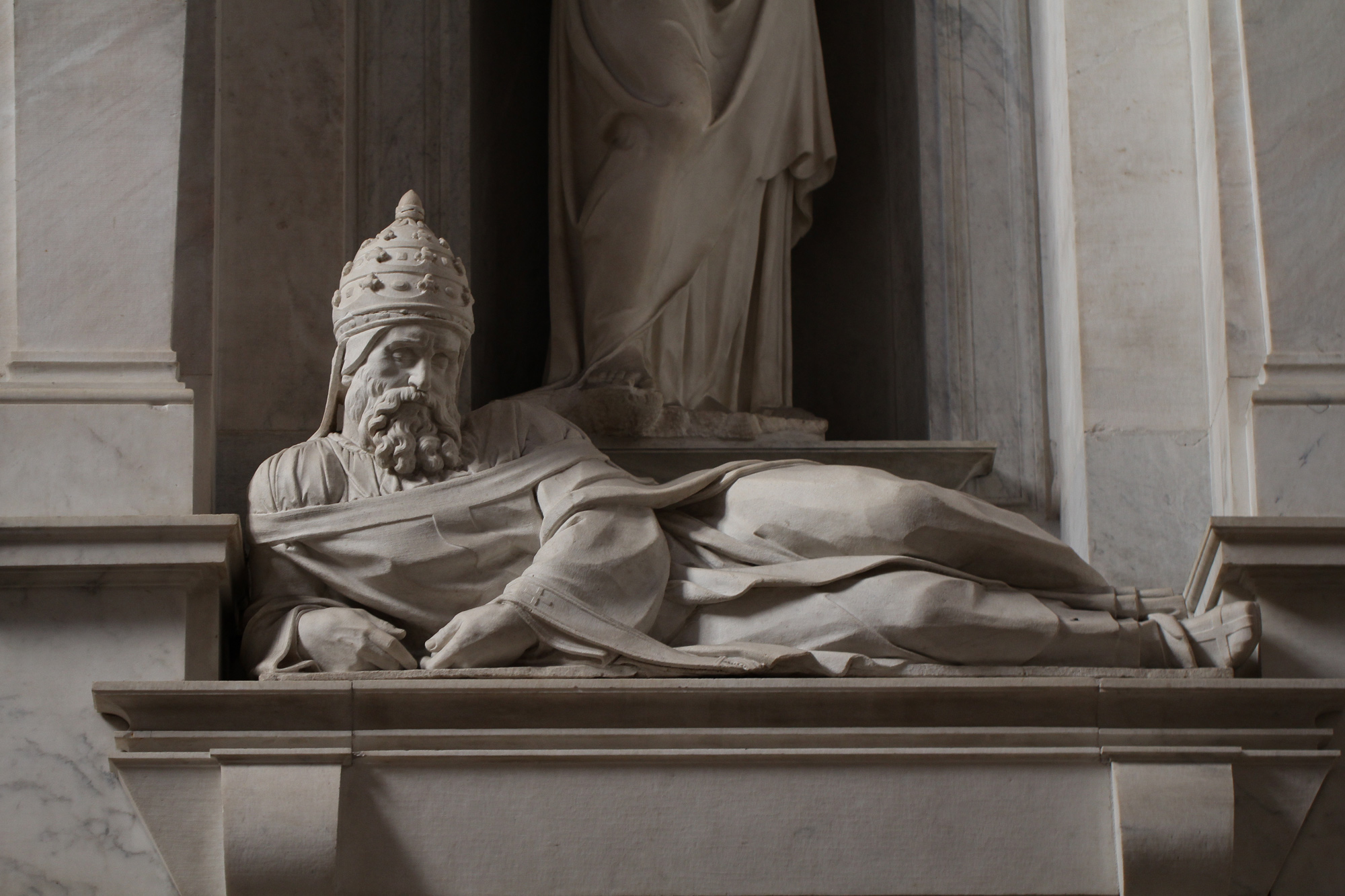 Michelangelo Buonarroti (attribuito), Giulio II (1542 circa; marmo; Roma, San Pietro in Vincoli). Ph. Credit Jörg Bittner Unna