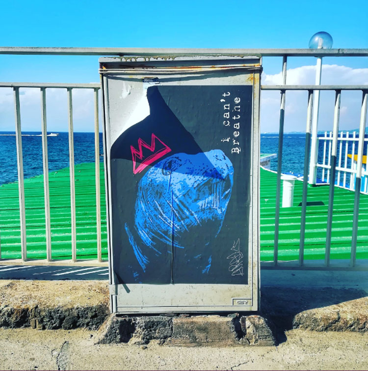 Ischia, la street art denuncia l'inquinamento dei mari