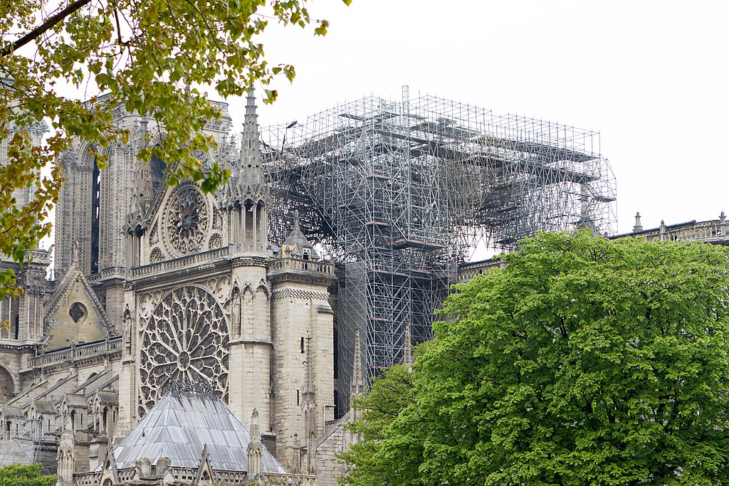 Notre-Dame, drunks enter to steal stones from restoration site but are stopped by security