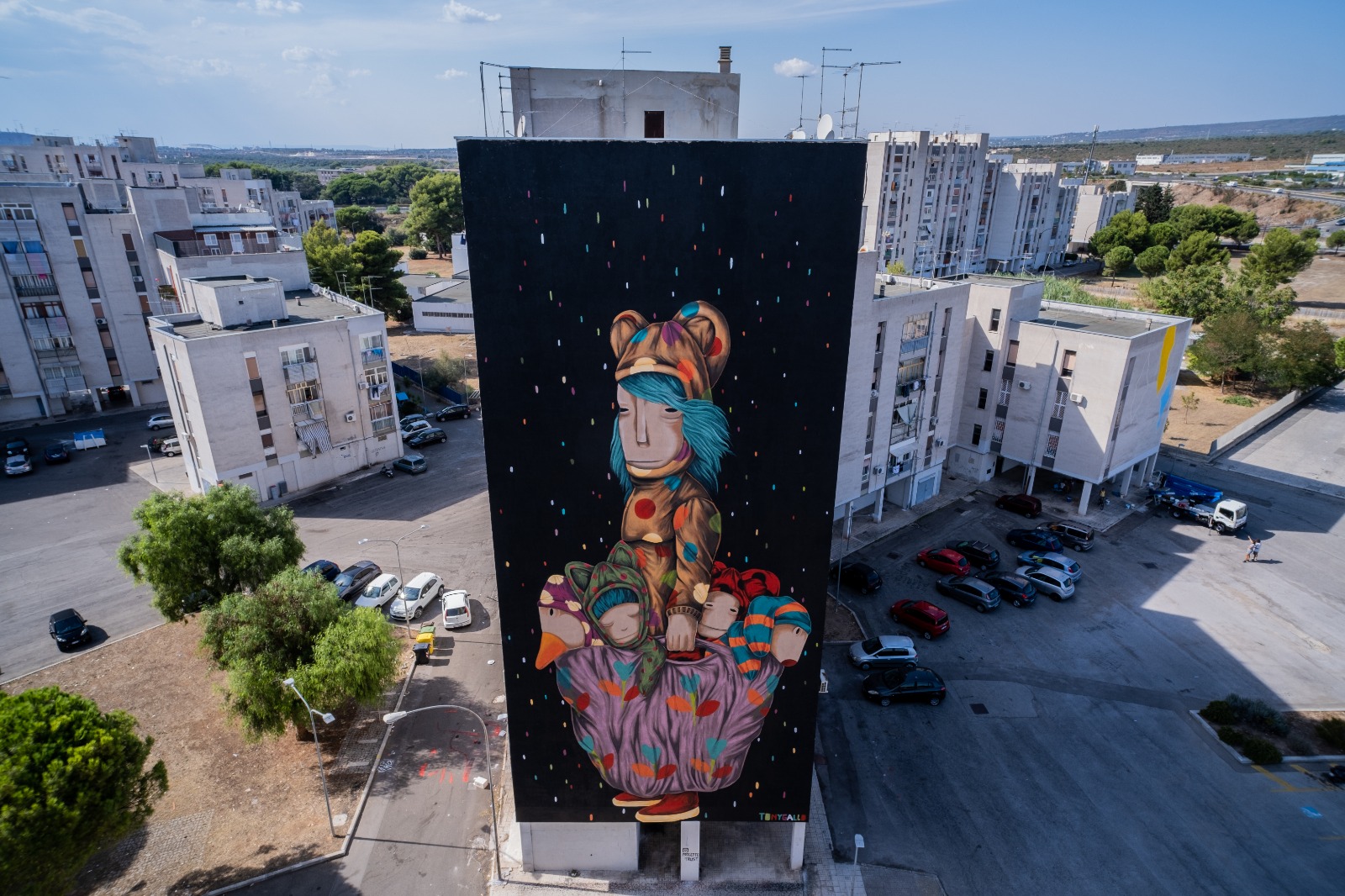 Taranto, enormi opere di street art per riqualificare un quartiere della città
