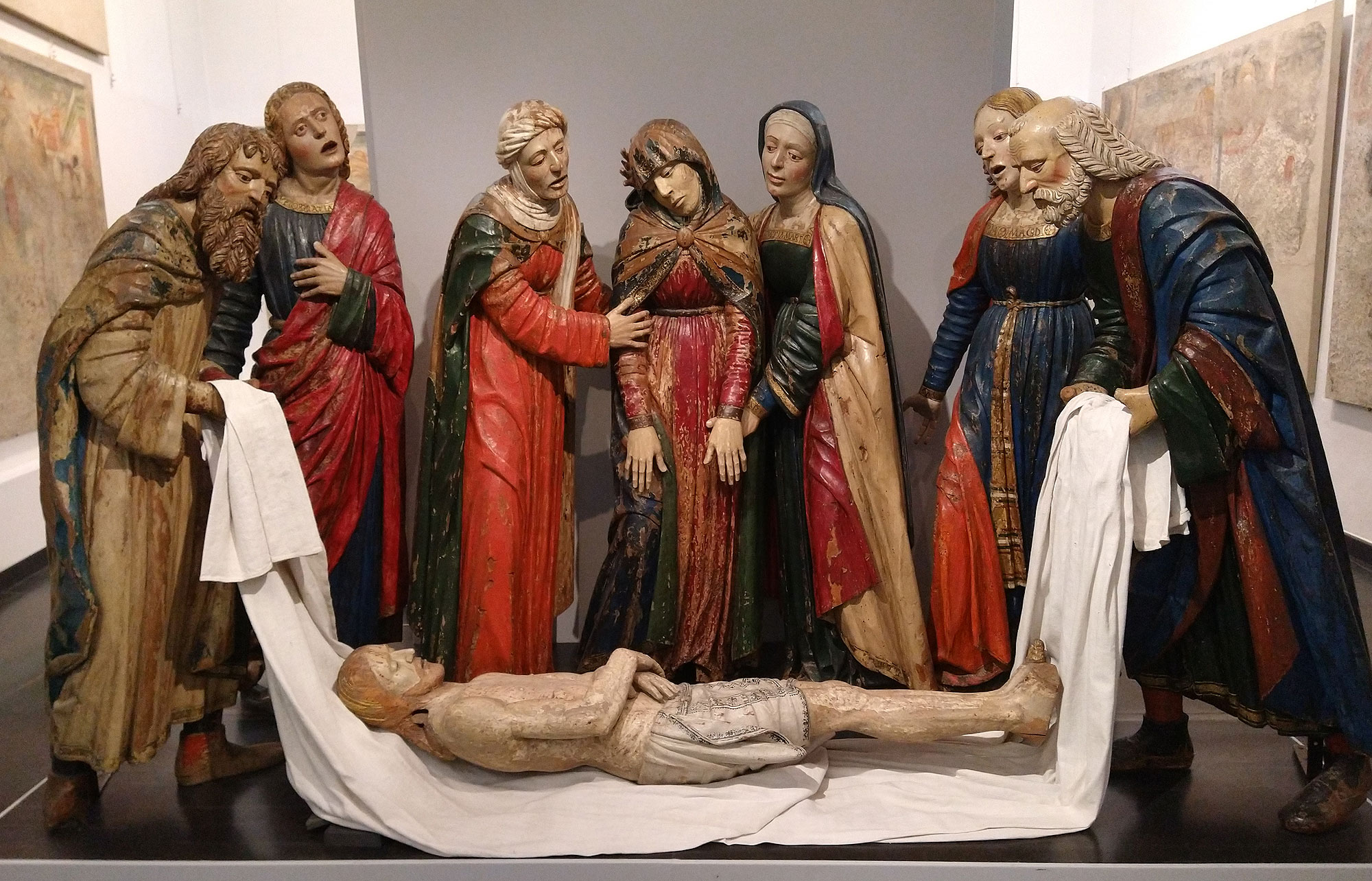 Giovanni Pietro De Donati, Giovanni Ambrogio De Donati e Francesco Spanzotti (?), Compianto sul Cristo morto noto come Pietra dell’unzione (1486-1491; legno intagliato, dorato e dipinto; Varallo, Pinacoteca Civica) 