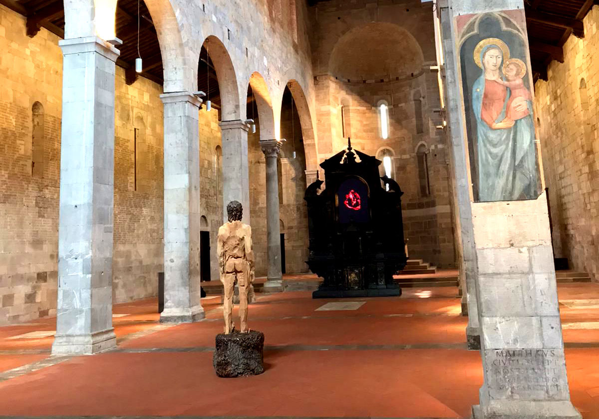 Aron Demetz arriva nella chiesa di San Cristoforo a Lucca con la personale “Art Beat”