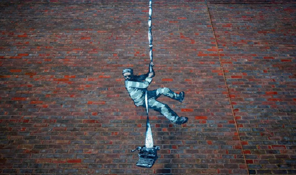 Banksy vende suo stencil per salvare la prigione di Reading dove fu incarcerato Oscar Wilde 