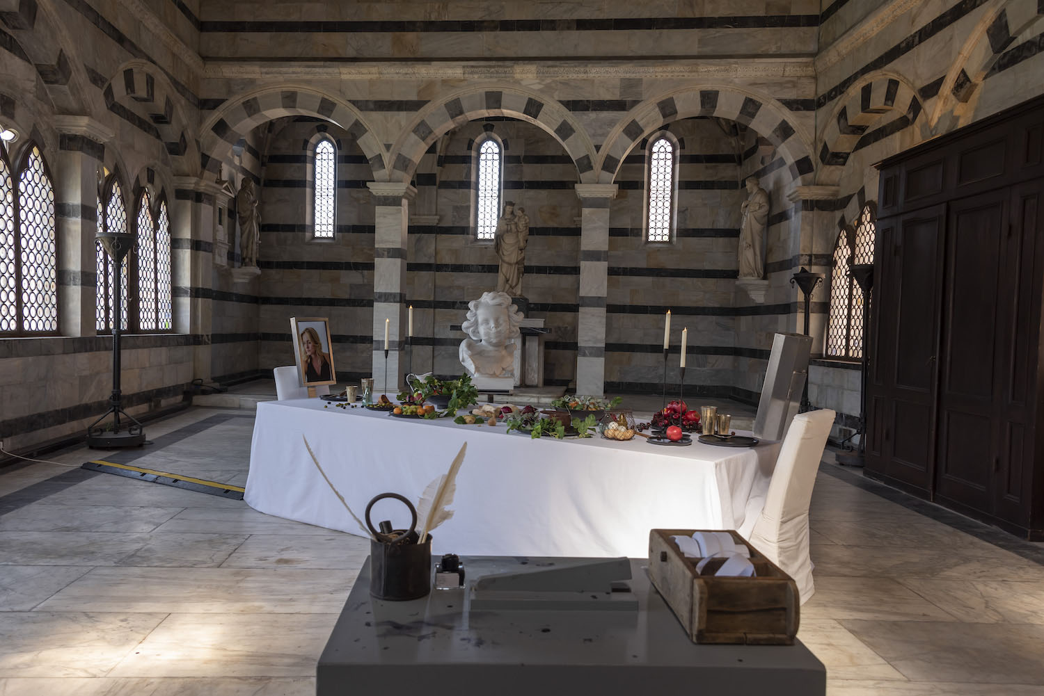 Pisa, una tavola imbandita dentro la chiesa di Santa Maria della Spina