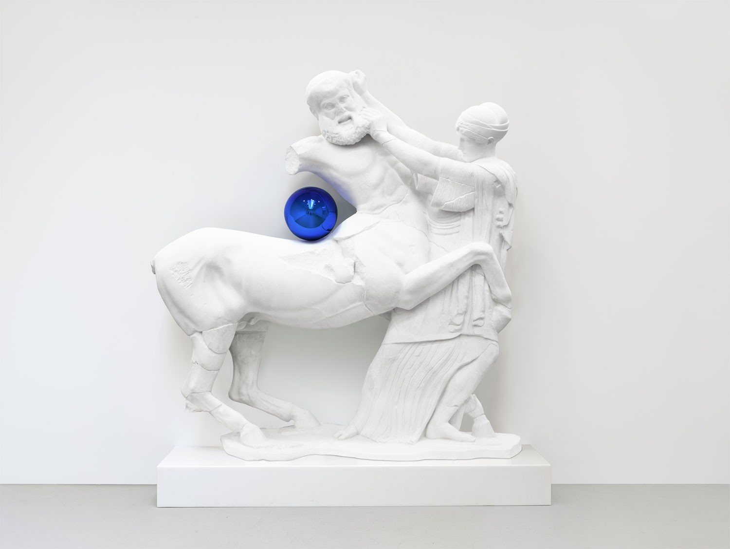 Milano, una grande opera di Jeff Koons alle Gallerie d'Italia di piazza Scala 