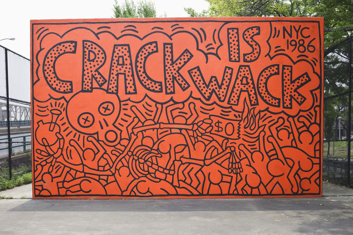 Keith Haring, Crack is wack (1986; pittura su muro, New York, 128th Street and 2nd Avenue) 
