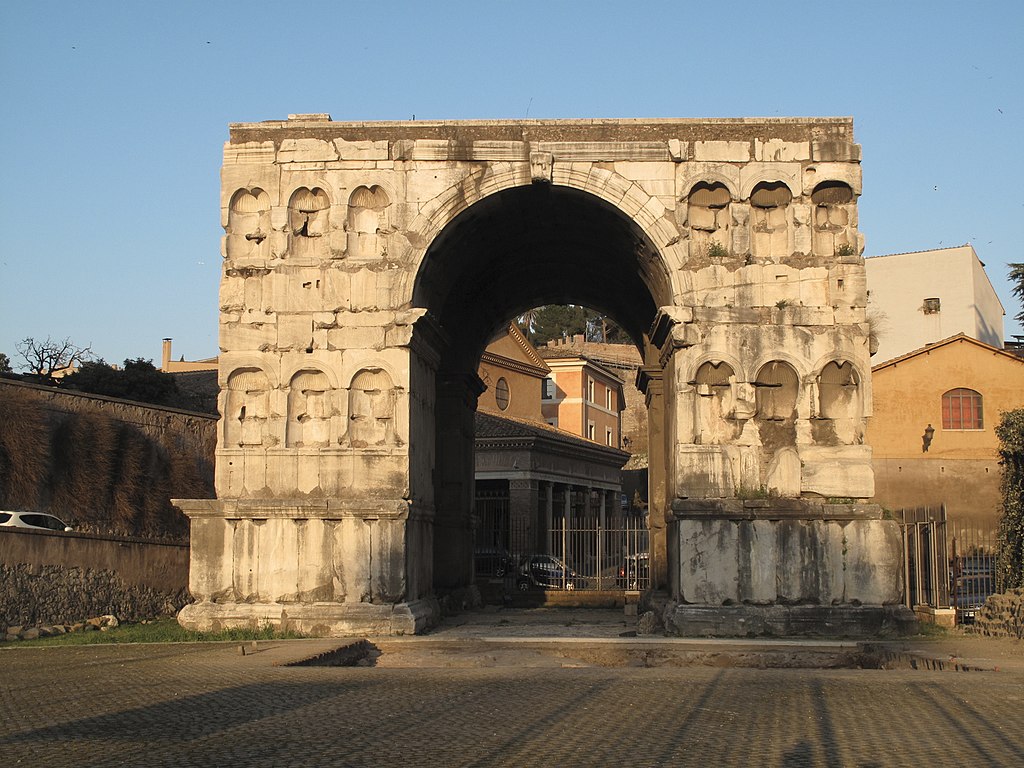 Roma, riapre l'Arco di Giano. Ma solo per 4 ore la settimana. E ad aprirlo sarà Fendi