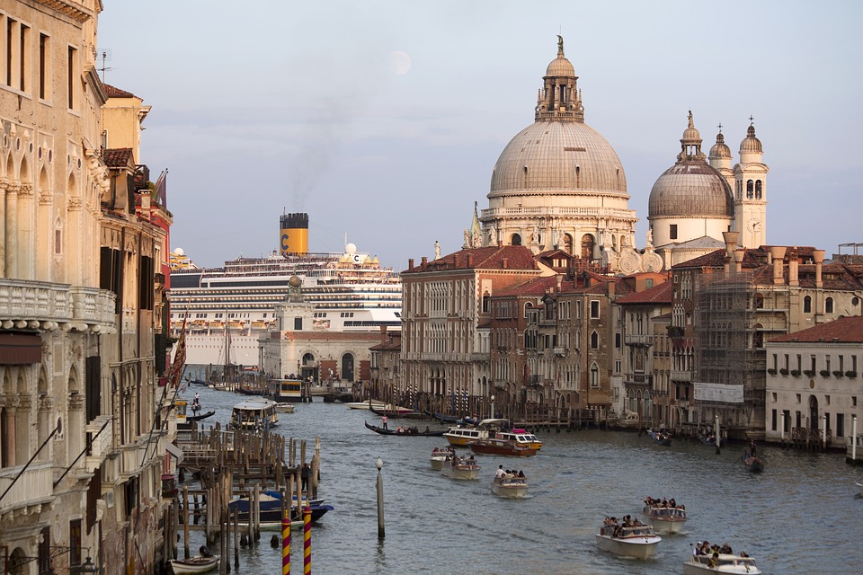 Stop big ships in Venice; 57.5 million refreshments arrive for shipping companies