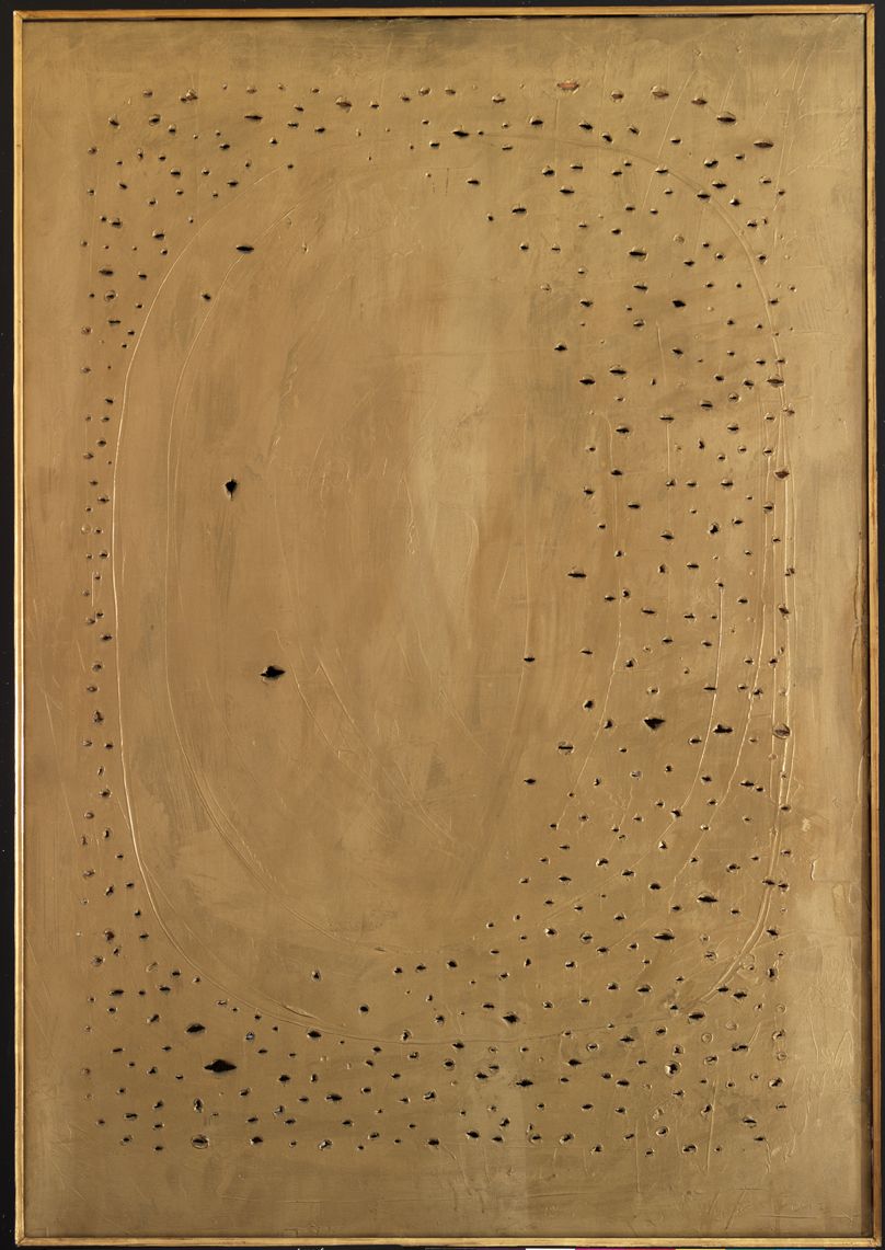 Lucio Fontana, Concetto spaziale (1960-1961; buchi, olio e graffiti su tela, 98,5 x 68,5 cm; Rovereto, Mart)
