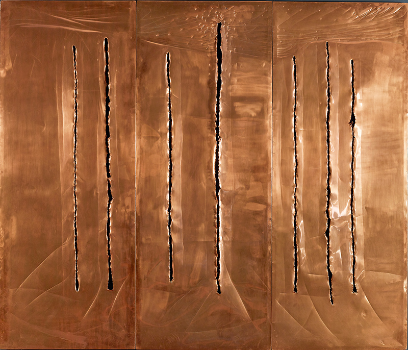 Lucio Fontana, Concetto spaziale. New York (1962; lacerazione e graffiti su rame, 234 x 282 cm; Milano, Fondazione Lucio Fontana)
