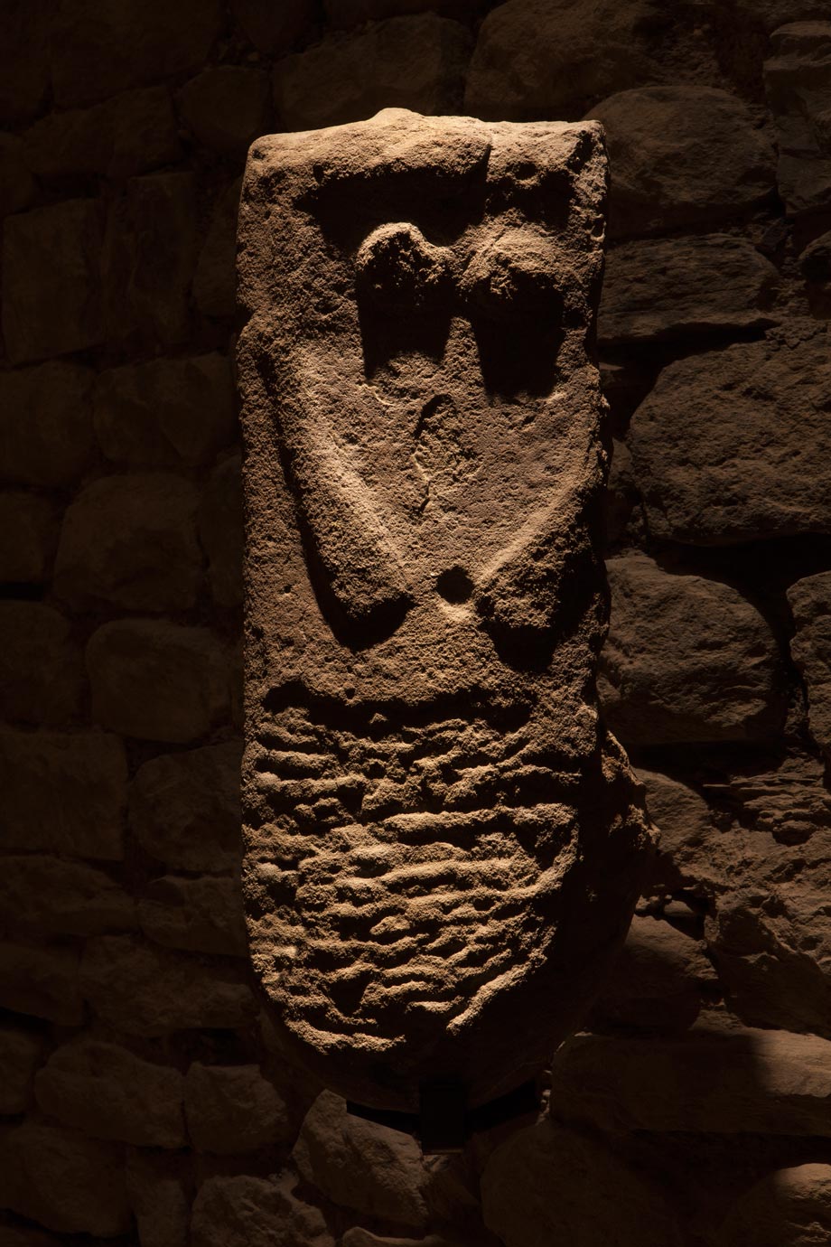 Stele di Falcinello (arenaria, 72 x 28 x 13 cm; Pontremoli, Museo delle Statue Stele). Foto Museo delle Statue Stele
