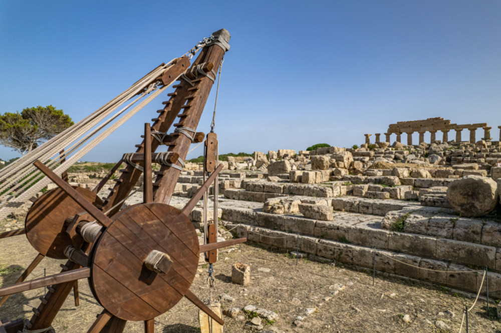 Una mostra ricostruisce i cantieri dei templi di Selinunte
