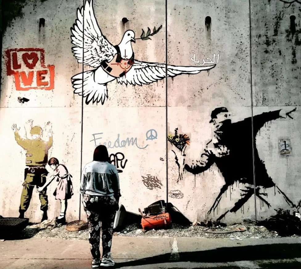Roma, le opere di Banksy alla Stazione Tiburtina con la mostra “The World of Banksy”