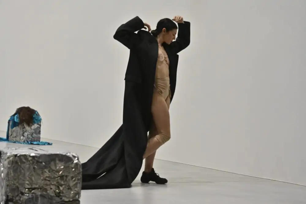 Bottega veneta dresses performance artists inspired by Bruce Nauman