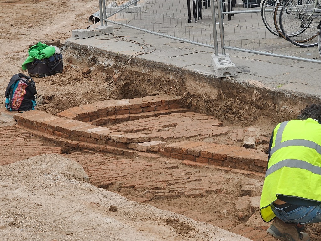 Ferrara, ancient medieval pavement resurfaces from excavations at the Estense Castle