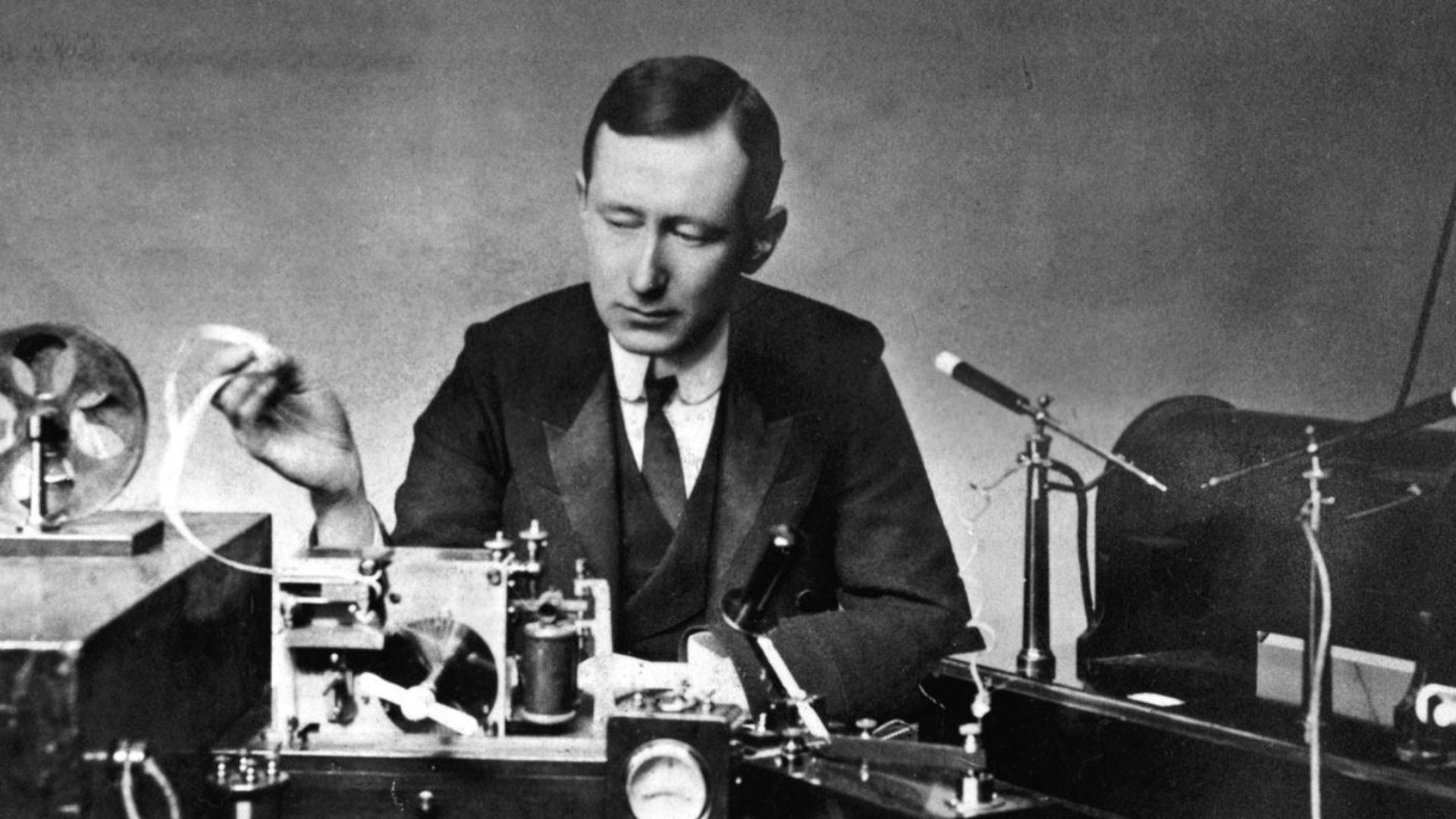 Cardiff vuole negare un monumento a Guglielmo Marconi per i suoi rapporti col fascismo
