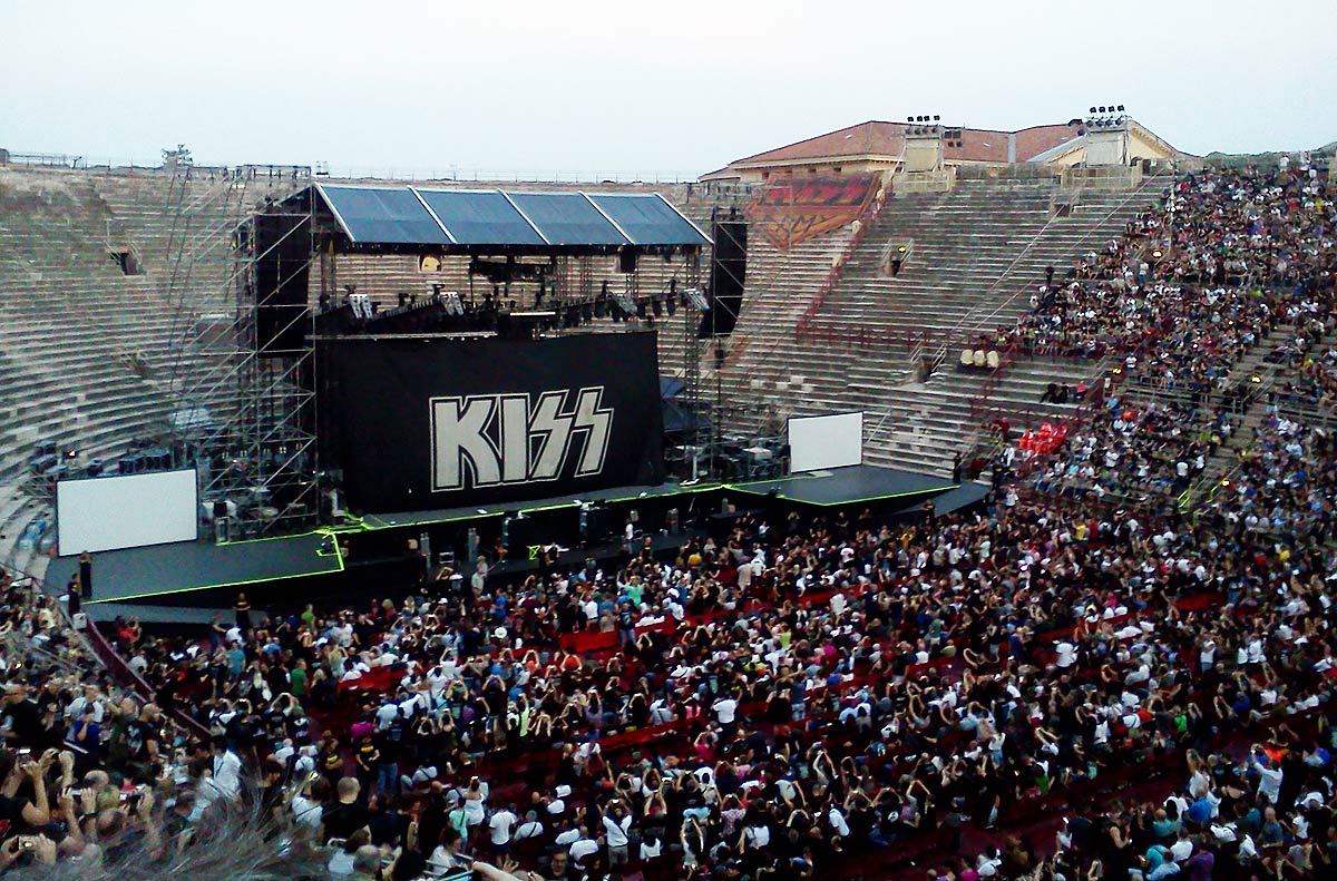 Ufficiale, si farà il concerto dei Kiss all'Arena di Verona. Poi stop ai fuochi nell'anfiteatro