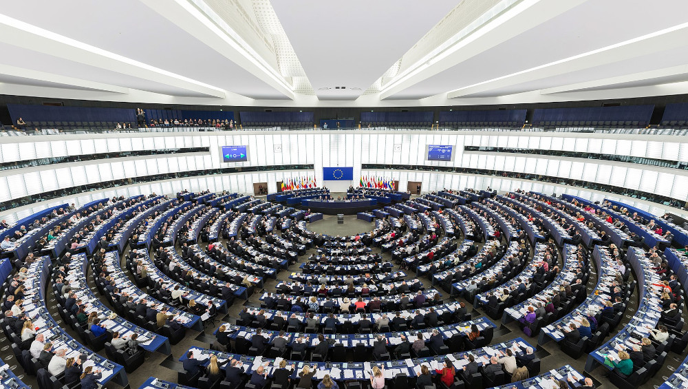 Parlamento europeo: stop a razzismo nella cultura, nella scuola, nei media e nello sport 