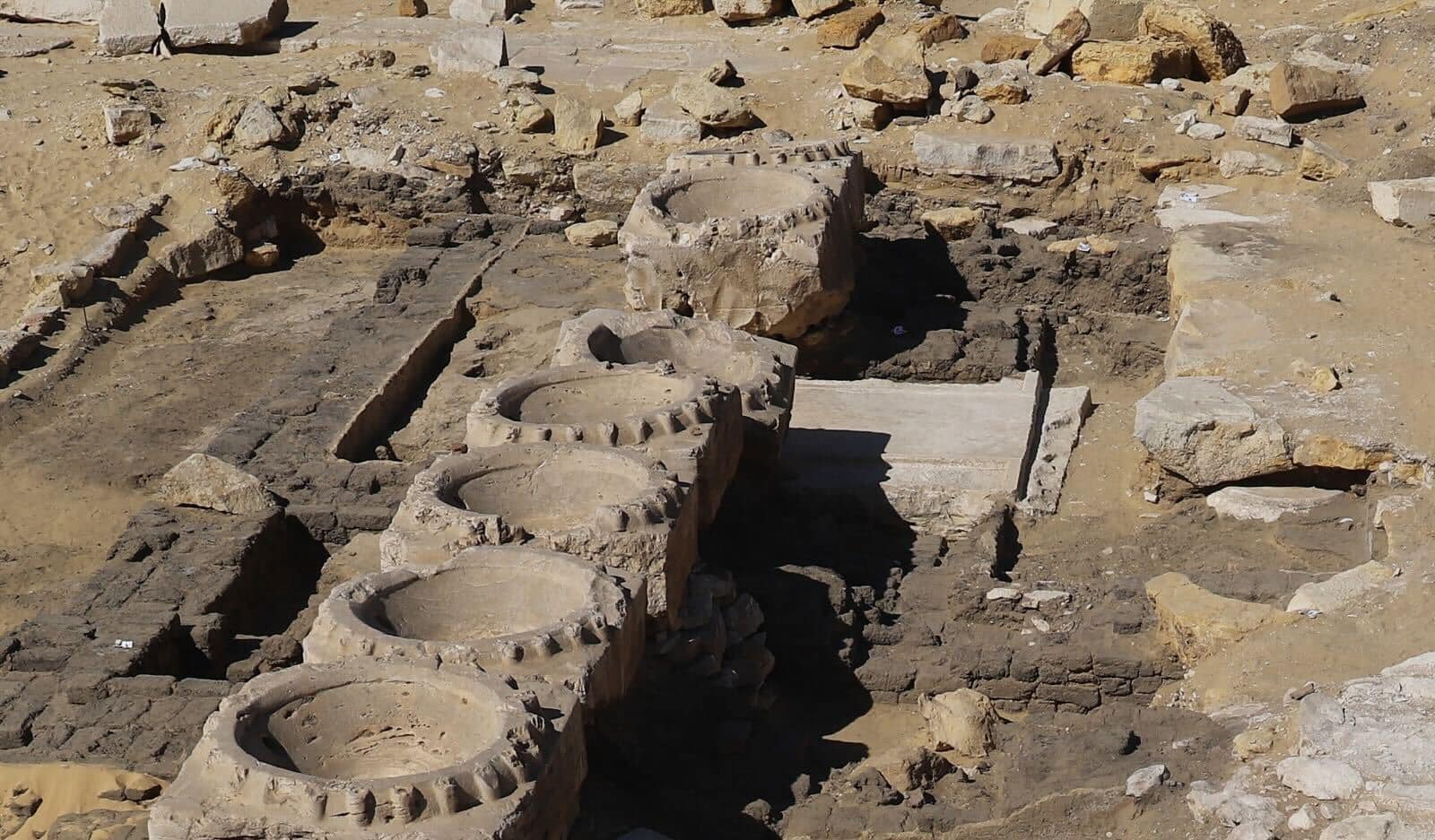 Egitto, rinvenuti resti di un edificio. Forse uno dei templi solari della V Dinastia 