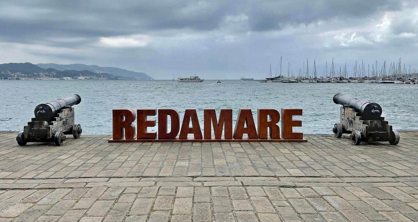 La Spezia, inaugurato il monumento al verbo “Redamare” di Sabrina D'Alessandro