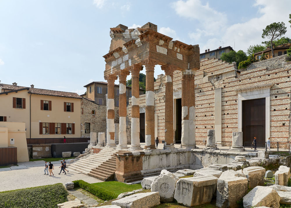 Brescia, apre il Corridoio UNESCO: la passeggiata monumentale che collega il Capitolium al Museo di Santa Giulia 