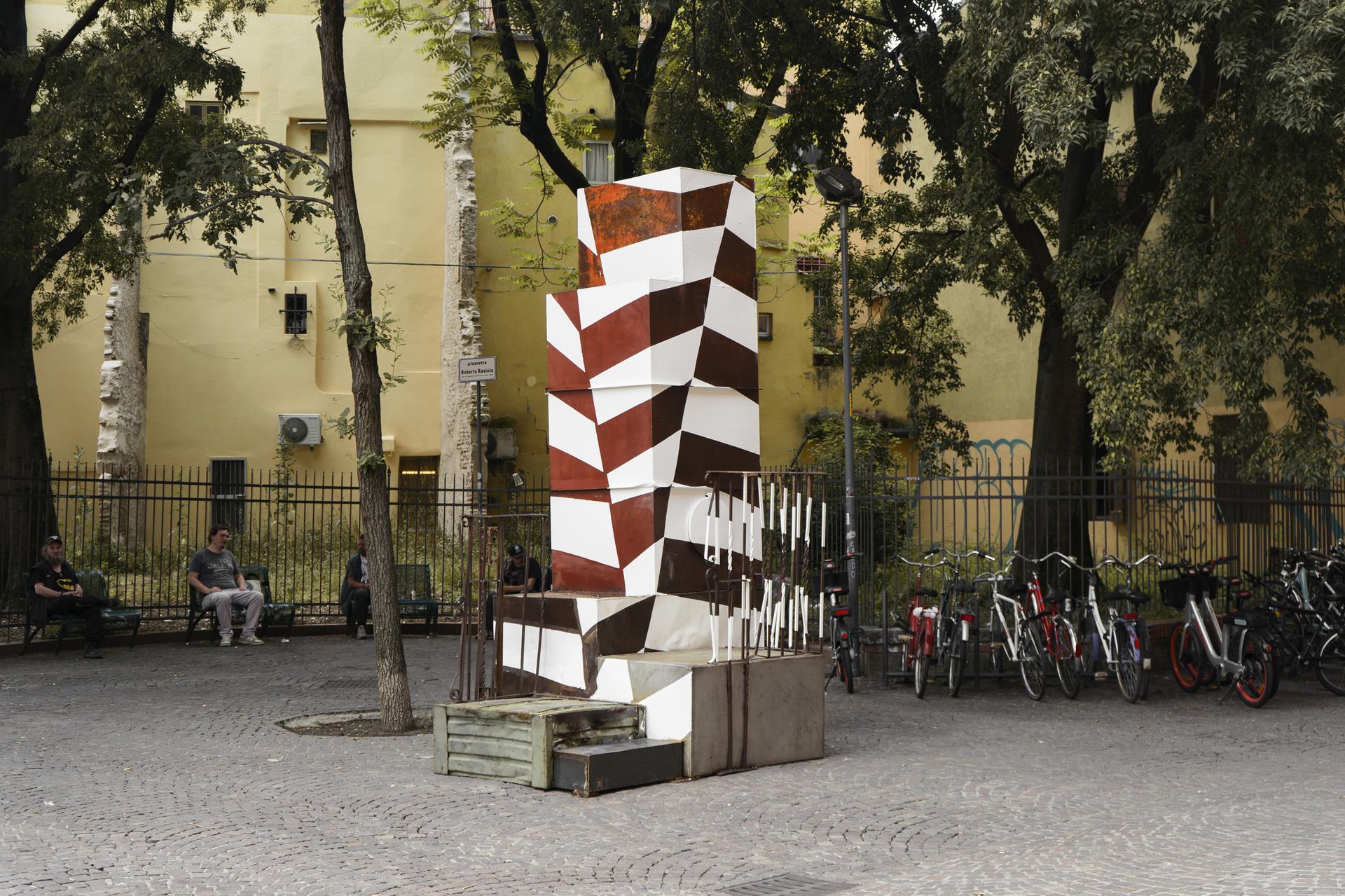 Bologna, Flavio Favelli reinventa il concetto di pulpito con la sua nuova opera pubblica