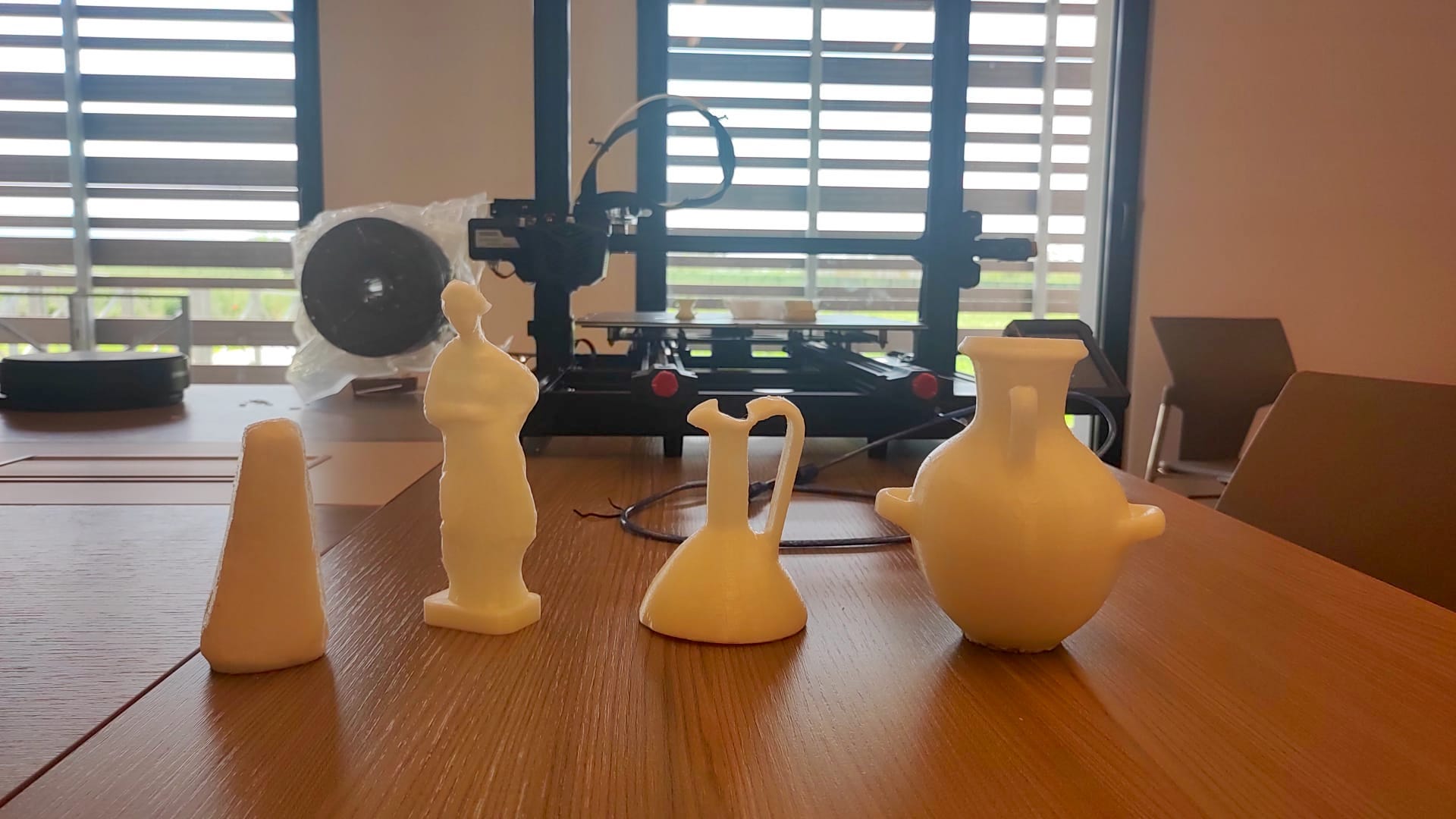 Sibari, gli studenti insegnano ai detenuti la stampa in 3D per riprodurre reperti archeologici