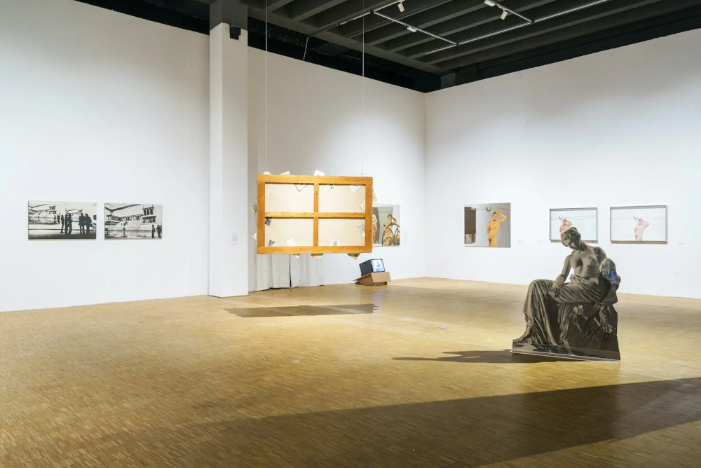 Triennale Milano presenta uno sguardo nuovo sull'arte povera, con 250 opere dei più grandi artisti 